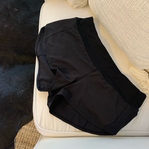NWOT Lululemon Speed Up Short 2.5” -Size 6 -Black